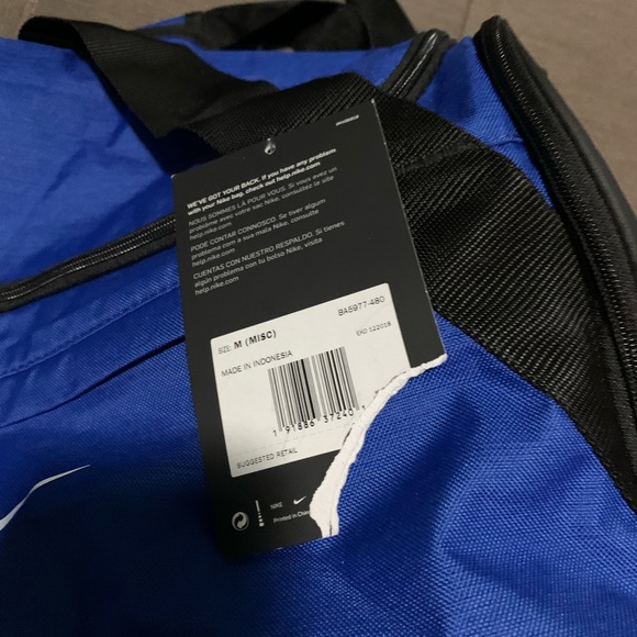 Blue Nike duffel bag / gym bag with shoulder strap. New with tags. - Picture 2 of 4